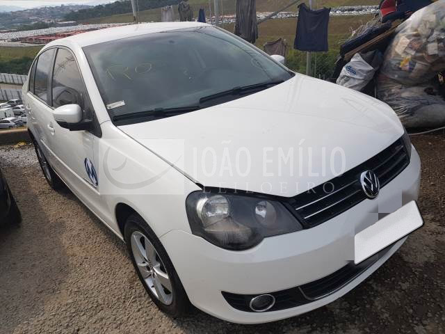 LOTE 031   -   VOLKSWAGEN POLO SEDAN COMFORTLINE 2014