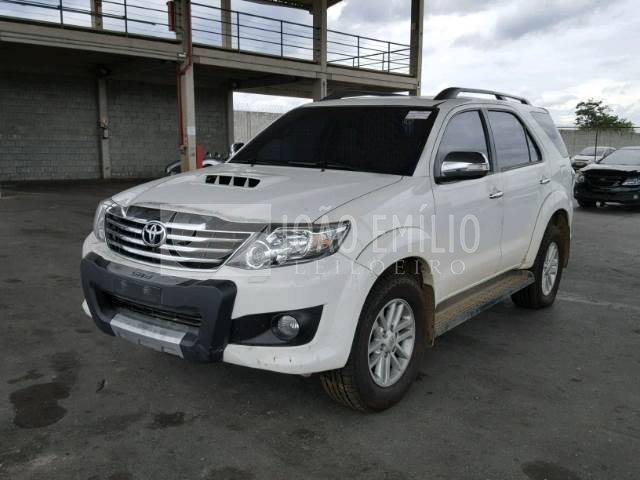 LOTE 023   -     Toyota Hilux SW4 3.0 TDI 4x4 SRV 7L 2014